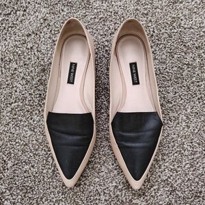 Nine West Abay Two-tone Leather Flats in Nude/Black 7.5M